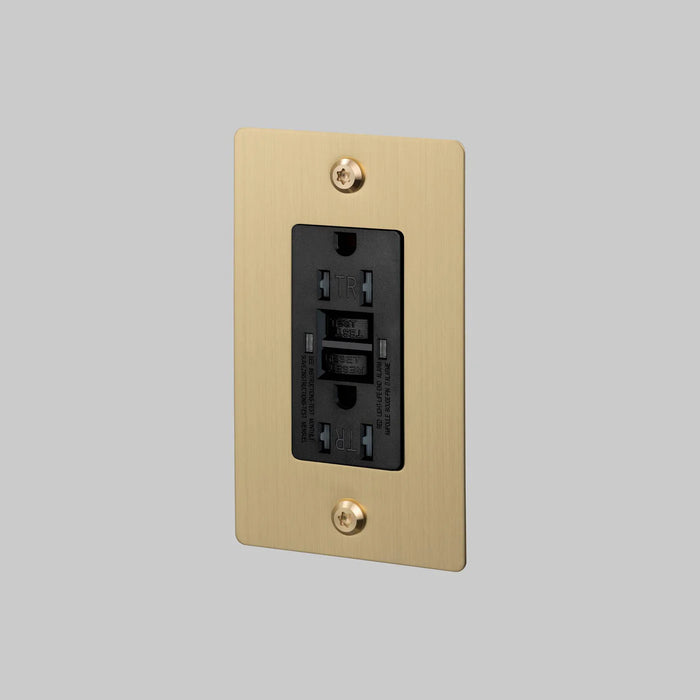 Buster + Punch 1-Gang Duplex GFCI Outlet – Linear - Brass / Without Logo - 1G GFCI