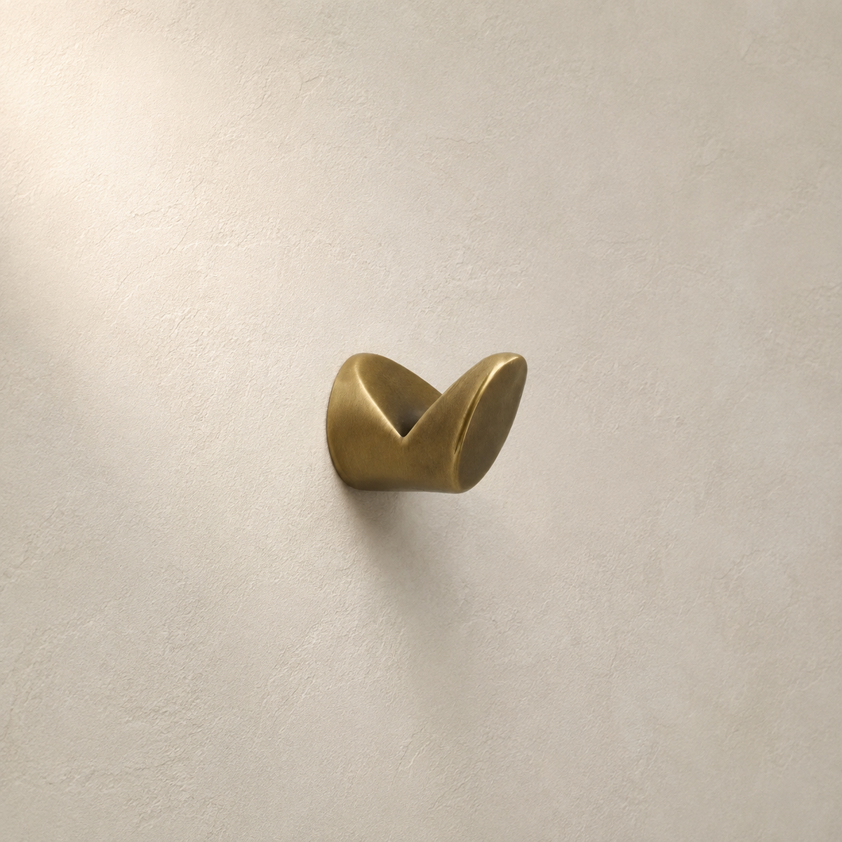 CBH 80 Sculpted V-Edge Coat Hook