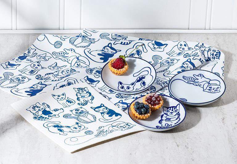 playful cats dishcloth and towel set in kitchen use